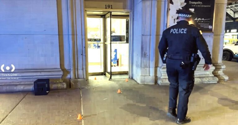 Shoplifter shoots convenience store clerk in the Loop - CWB Chicago